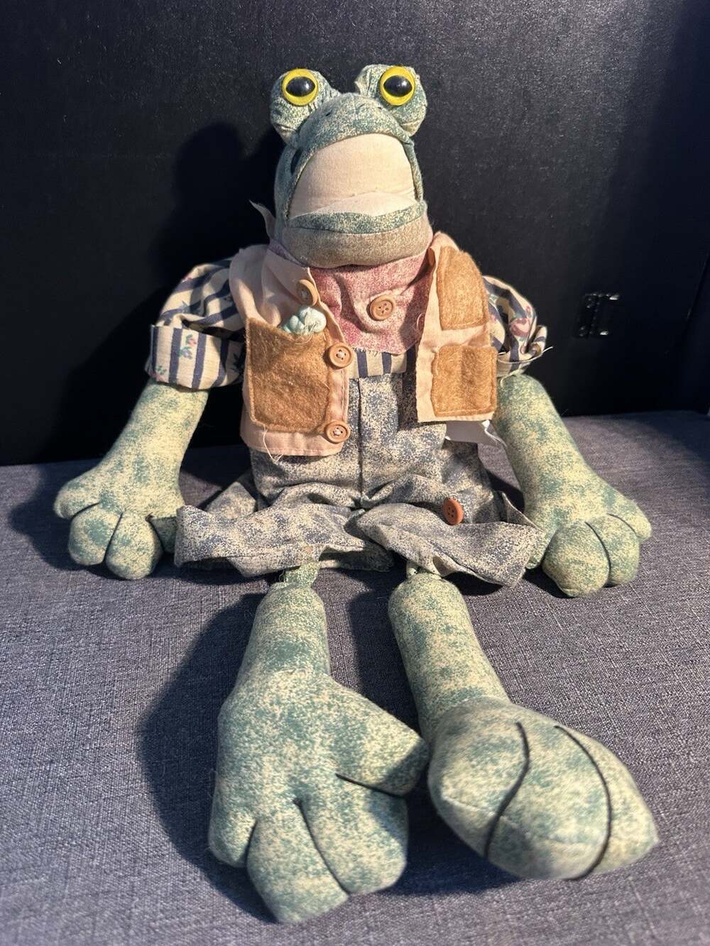Vintage 1996 CBK Frog Shelf Sitter Wood Block Body Primitive Country Decor